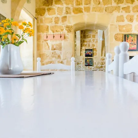 Nuffara - A Charming Traditional With A Large Pool Xagħra