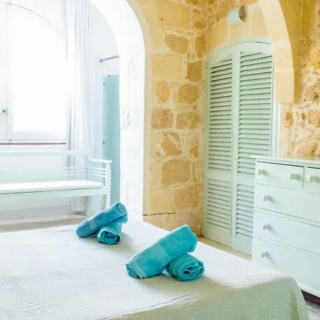 Nuffara - A Charming Traditional With A Large Pool Xagħra