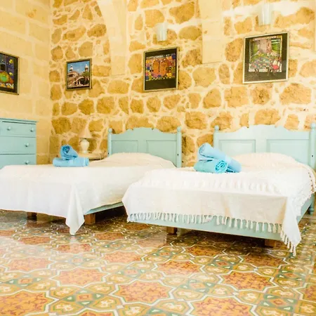 Nuffara - A Charming Traditional With A Large Pool Hébergement de vacances *