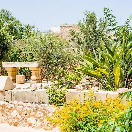 Nuffara - A Charming Traditional With A Large Pool Xagħra