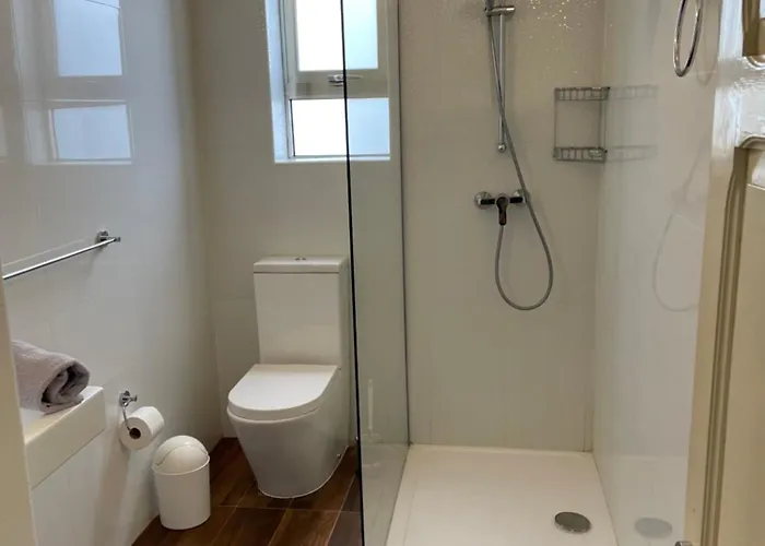 Nuffara - A Charming Traditional With A Large Pool 度假居