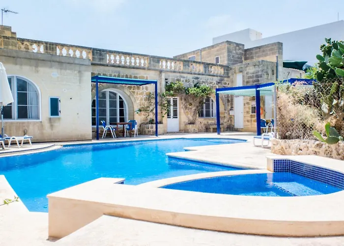 Nuffara - A Charming Traditional With A Large Pool 度假居