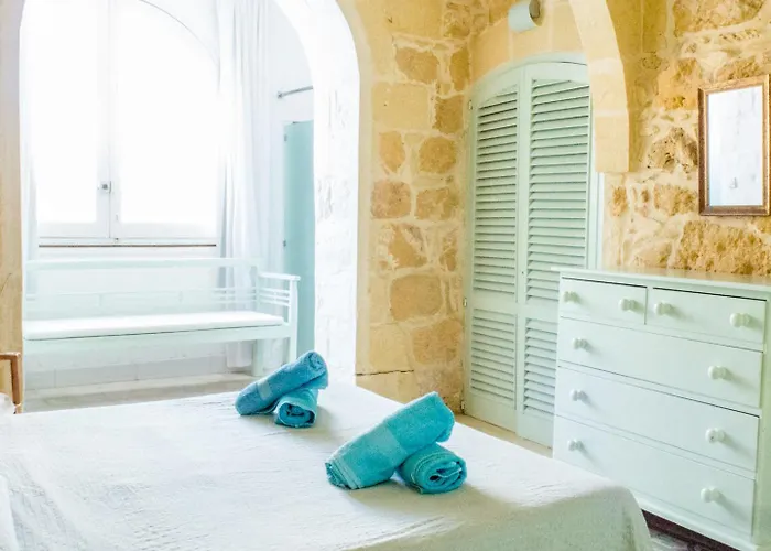 Nuffara - A Charming Traditional With A Large Pool 沙拉