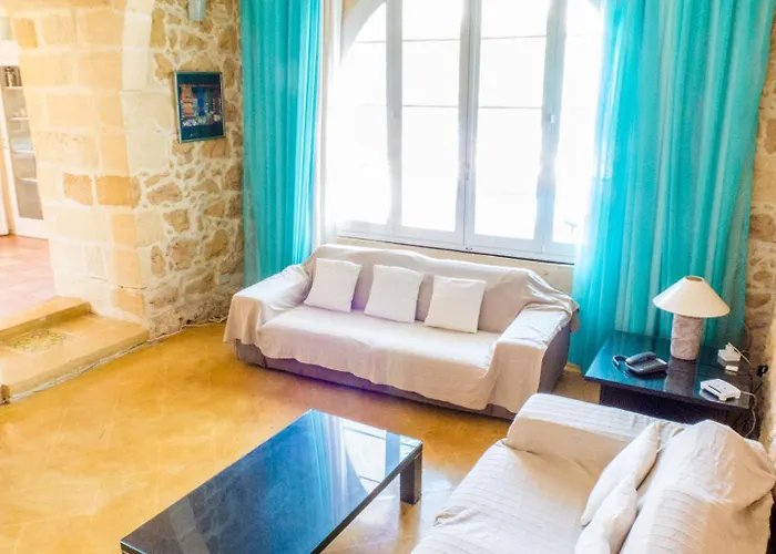 Nuffara - A Charming Traditional With A Large Pool Xagħra