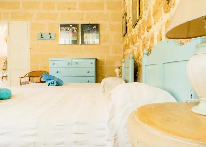 度假居 Nuffara - A Charming Traditional With A Large Pool *