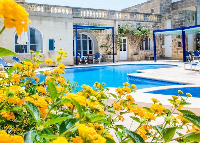 度假居 Nuffara - A Charming Traditional With A Large Pool