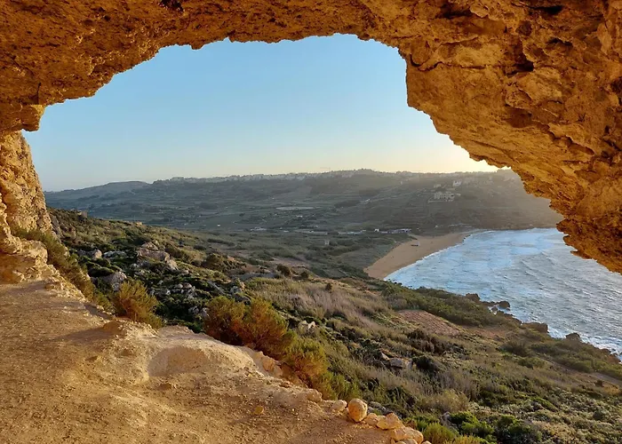 Nuffara - A Charming Traditional With A Large Pool *